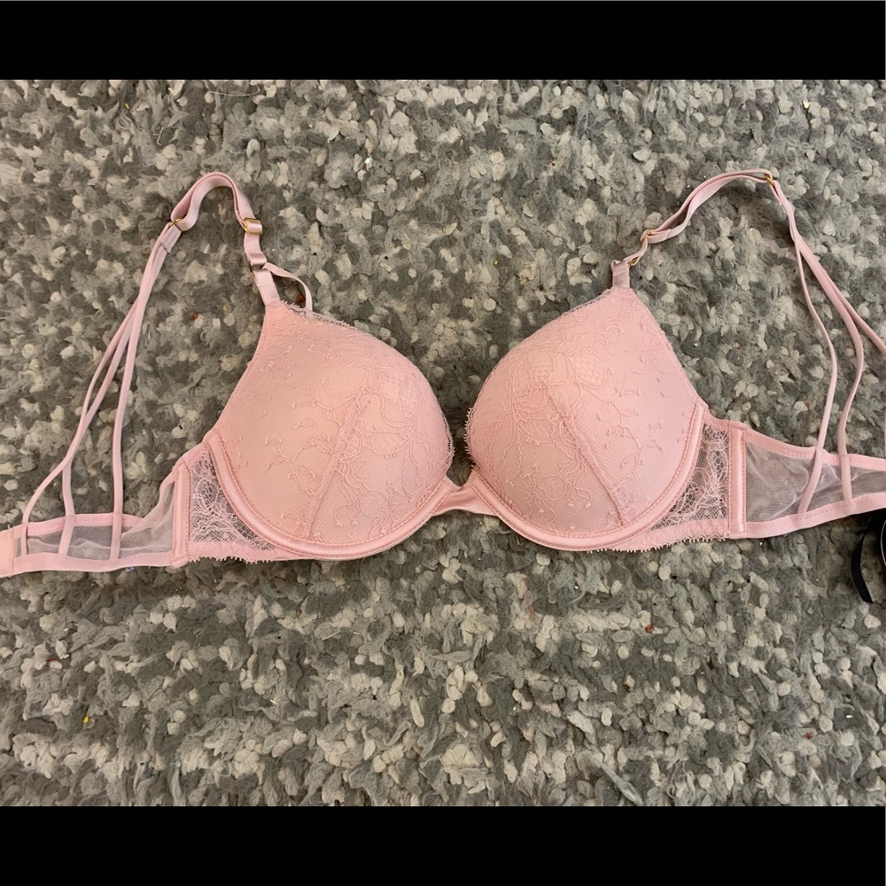 Victoria Secret Bra- never worn - size 32c pink push up bra with underwire